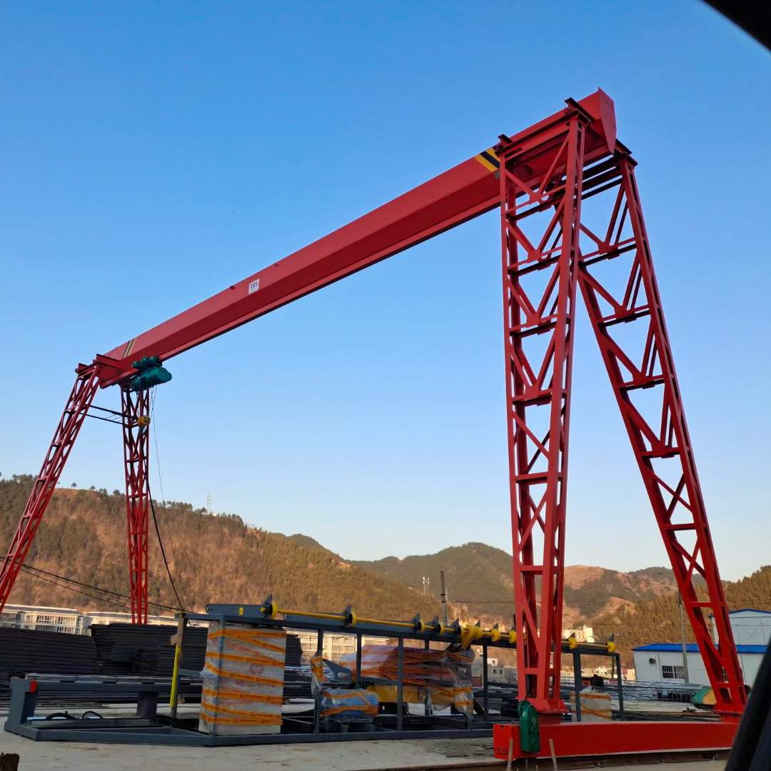 榆林龍門吊廠家-門式起重機(jī)-單梁起重機(jī)-雙梁起重機(jī)維修保養(yǎng)